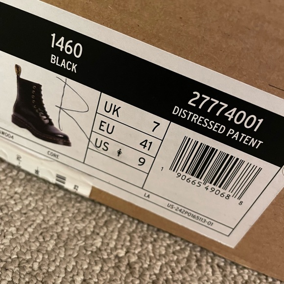 Dr Martens Distressed Patent Leather 8 Hole Docs Black Sz 9 - Picture 7 of 7